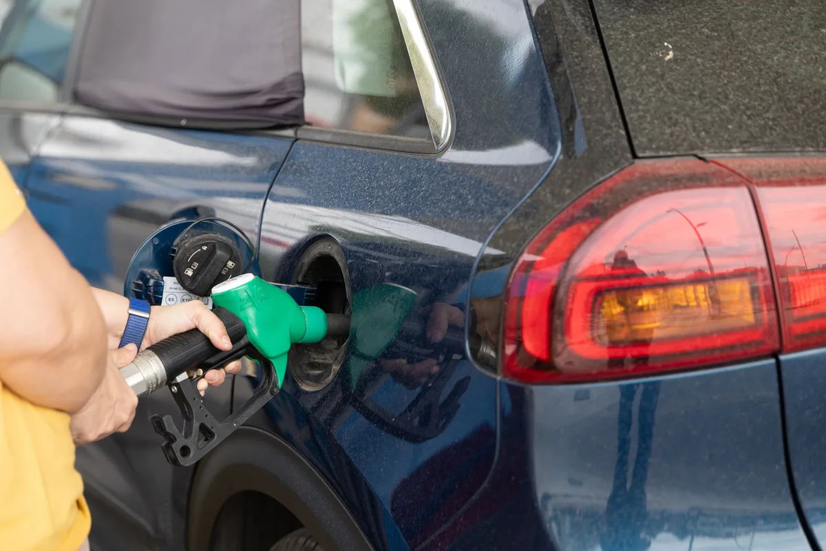Desde hoy, alivio fiscal de 20 céntimos en el diésel con carburantes en máximos y crudo al alza
