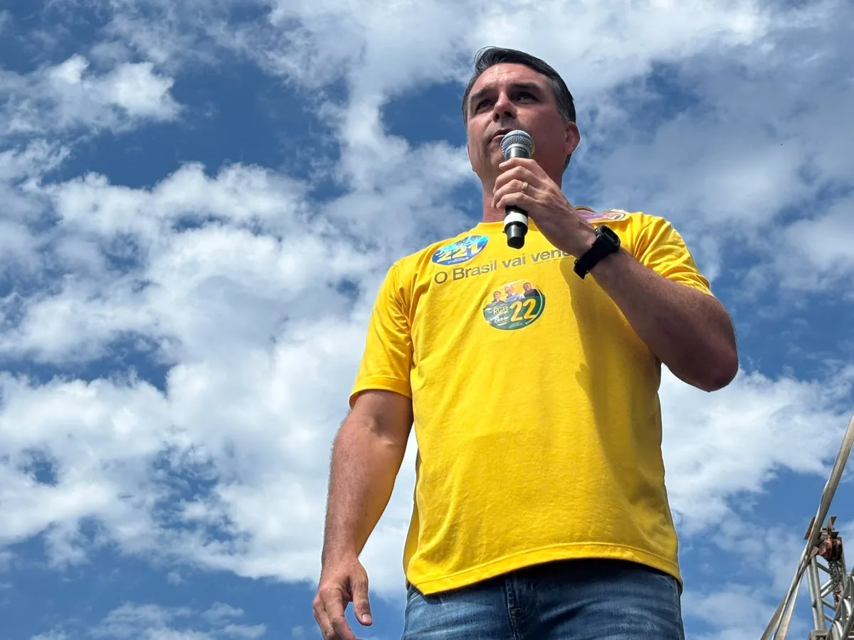Depois de Lula, Flávio Bolsonaro diz ser prejudicado pela Meta e pede para TSE proibir impulsionamento de posts negativos