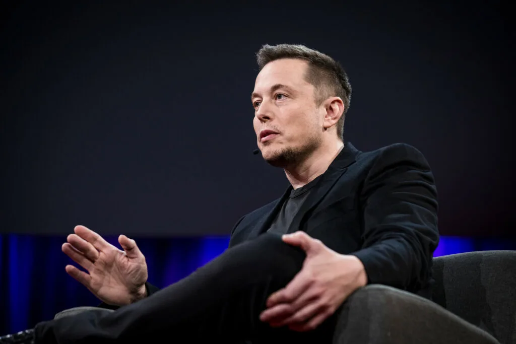 SpaceX: Elon Musk prevê receitas de IA entre 300 e 500 mil milhões um crescimento superior a 90 vezes face a 2025