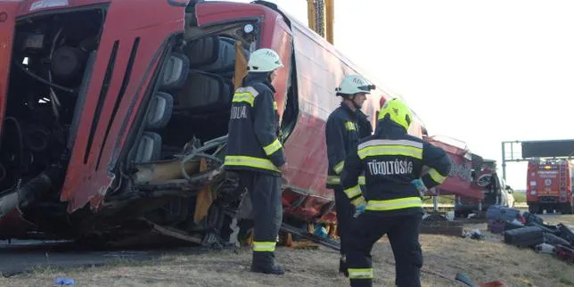 Hongrie : les images de l’accident de car qui a fait 12 morts et 10 blessés