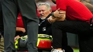 MLB: Umpire venezolano genera momentos de angustia luego de desplomarse en pleno juego