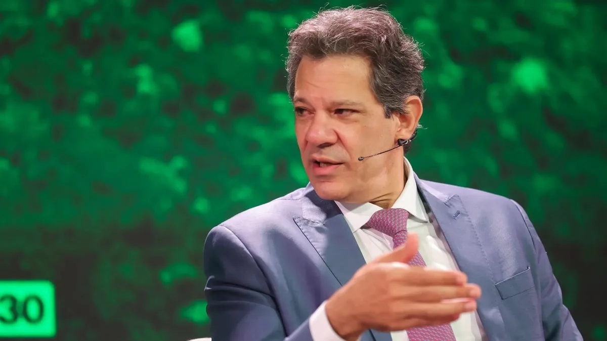 Para Haddad, “Voto TarLula” é fuga de Flávio Bolsonaro, não apoio a Tarcísio