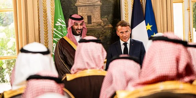L’Arabie saoudite prévoit d’investir 6 milliards d’euros pour créer trois parcs d’attractions près de Paris, annonce Emmanuel Macron