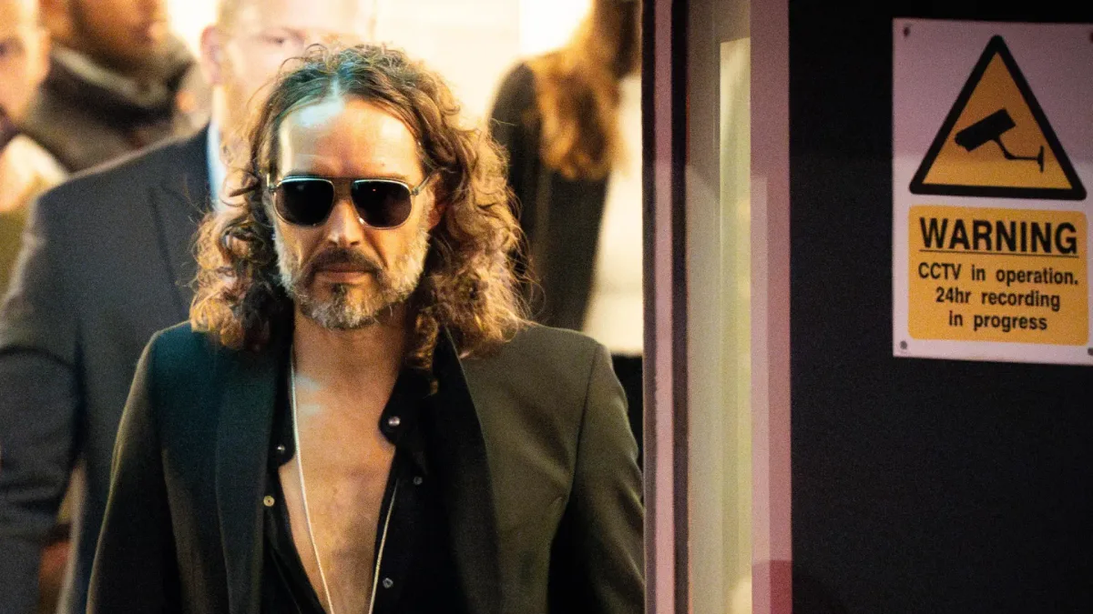 Se inicia el juicio contra Russell Brand por supuestos delitos sexuales