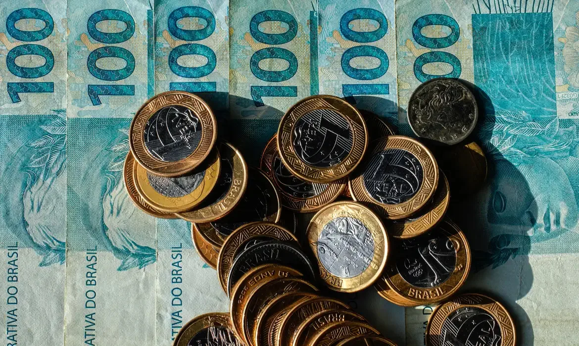 Governo prevê benefício mensal para crianças e jovens de até 18 anos