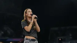 VÍDEO: filha de Hugo Lloris canta o hino americano à capela e impressiona