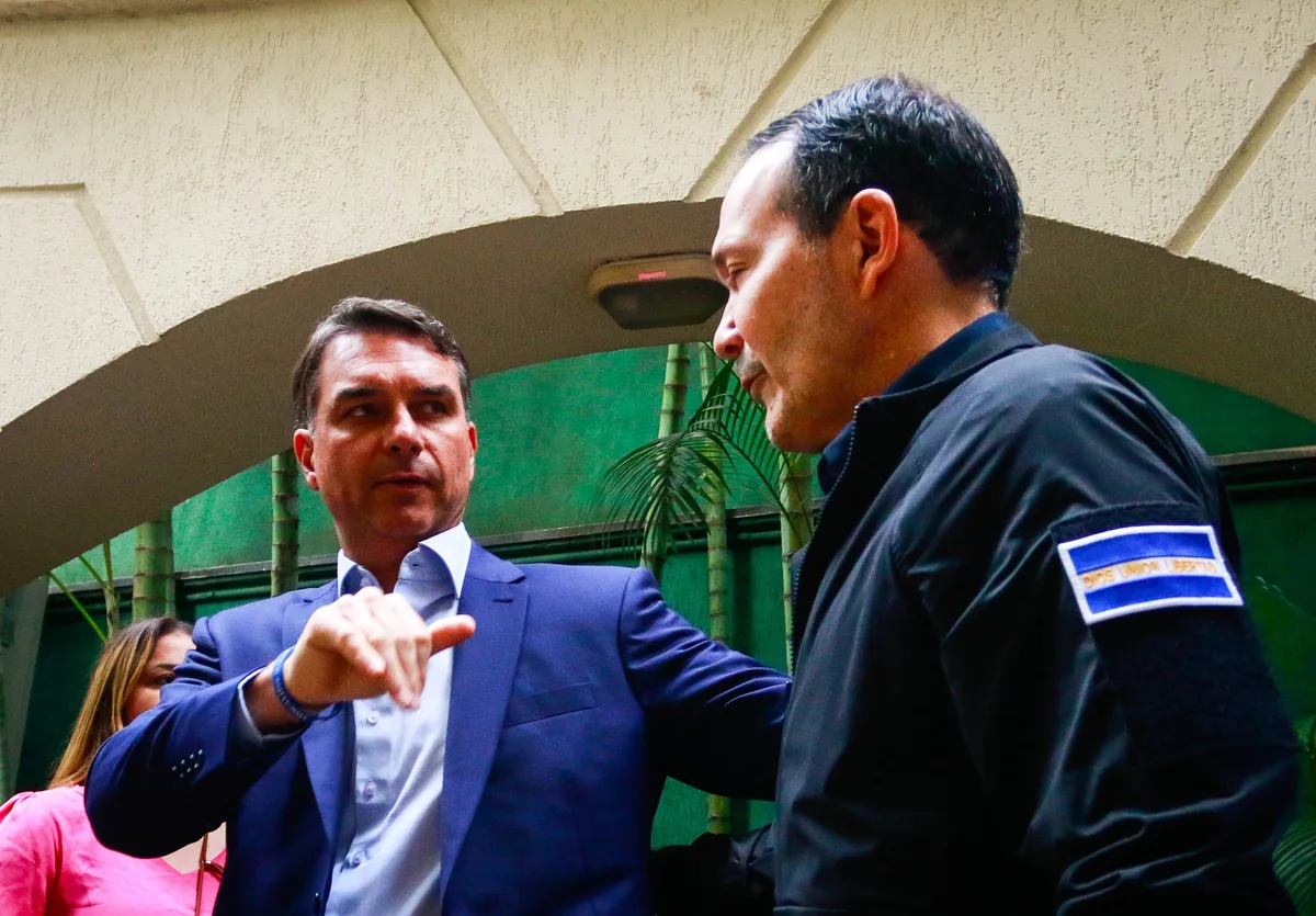 No Brasil, ministro de Bukele diz que denúncias contra modelo de El Salvador são 'manipulação'