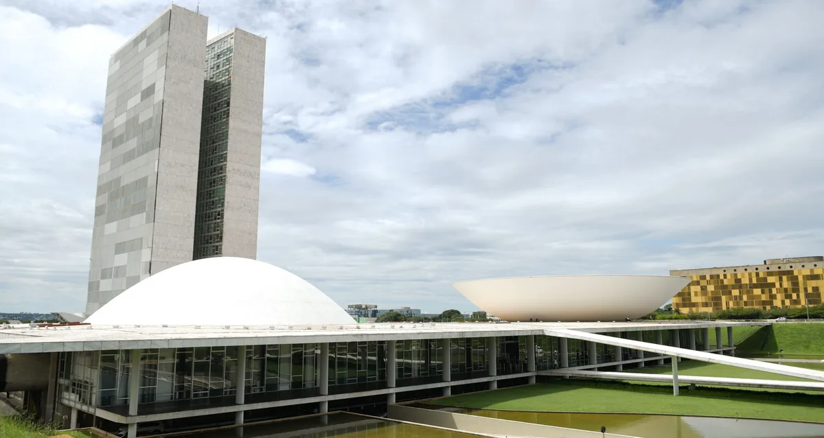 Candidatos ao Senado, Derrite e André Prado colam em Tarcísio; Simone Tebet e Marina focam em trajetórias pessoais
