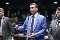 Flávio propõe cinco novos presídios federais e redução da maioridade penal