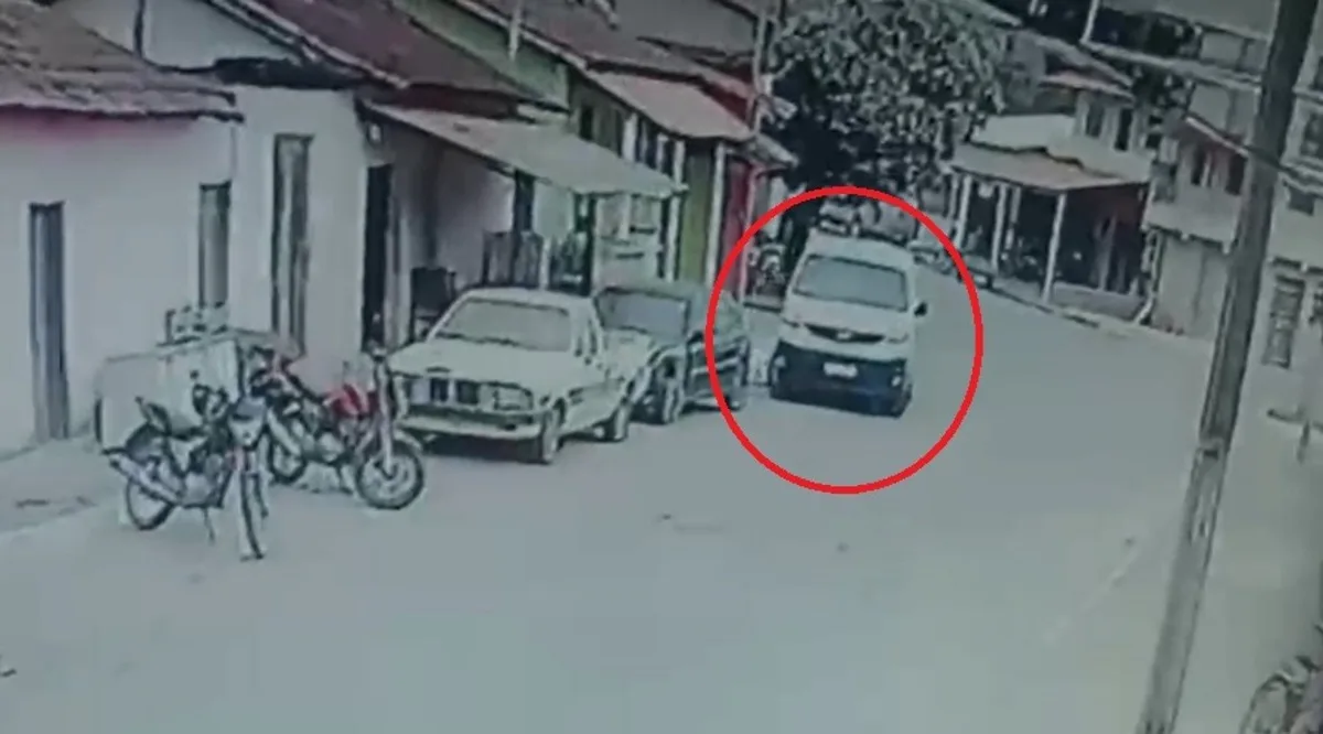 PM prende suspeito de homicídio após perseguição em área de mata em Itabirinha