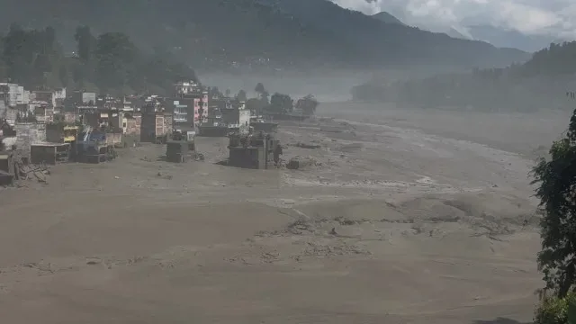 Nepal vai precisar de "vários milhares de milhões de dólares"