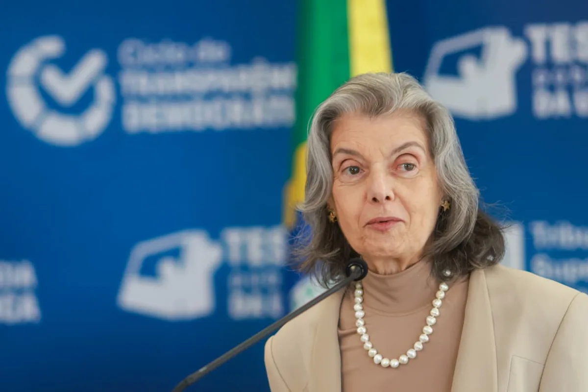 Livro em homenagem aos 20 anos de Cármen no STF tem Emicida e Alcione
