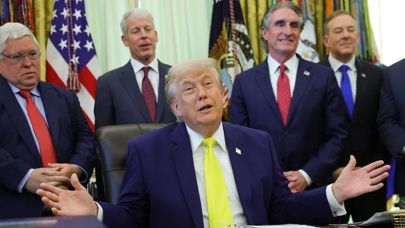 Les banques chinoises bientôt punies par Trump pour leur soutien à l'Iran? "Pas obligé de tout annoncer", le président américain laisse planer le doute sur de nouvelles sanctions