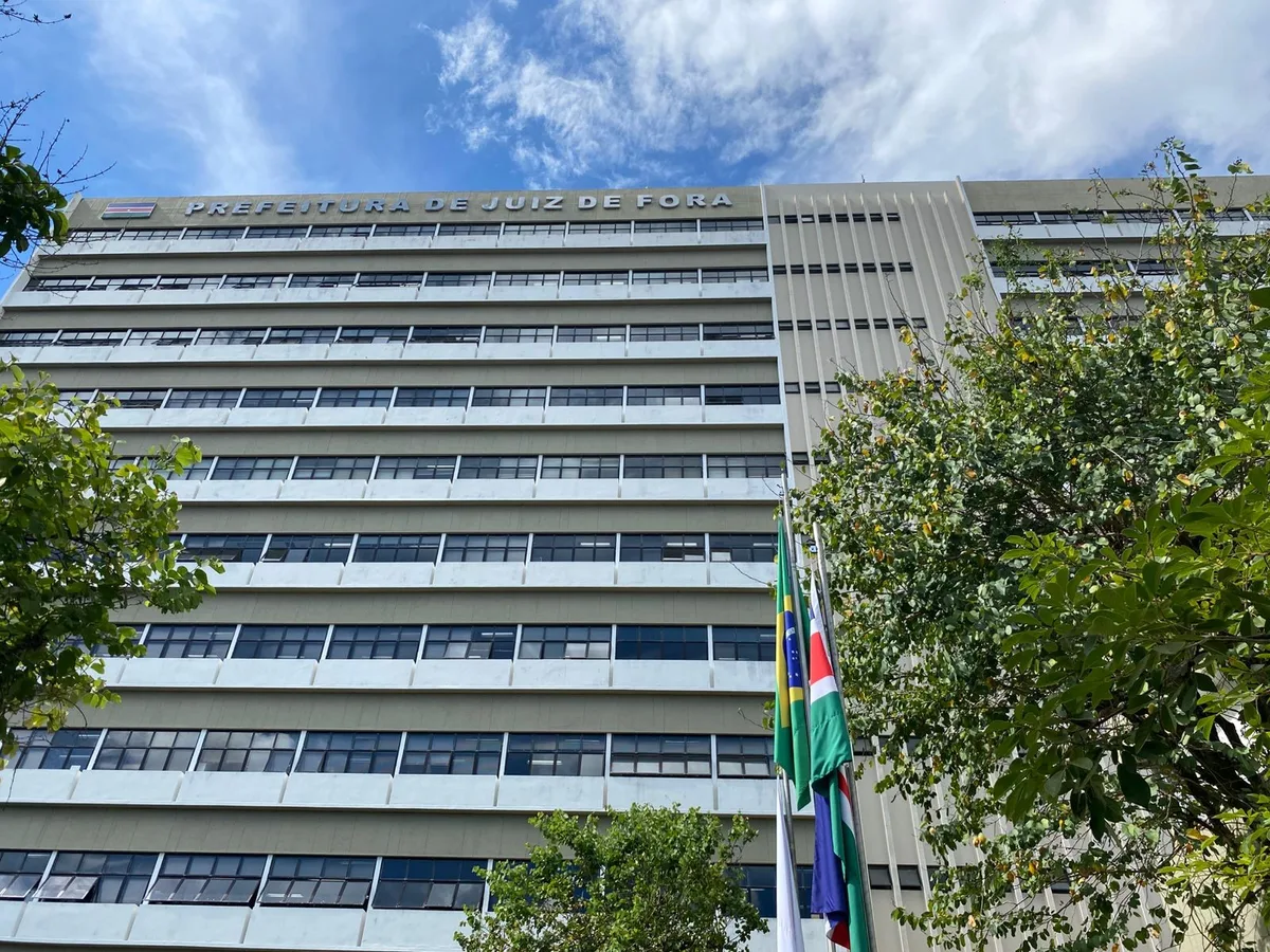 Ex-servidores temporários da saúde denunciam atraso no pagamento de rescisões pela Prefeitura de Juiz de Fora