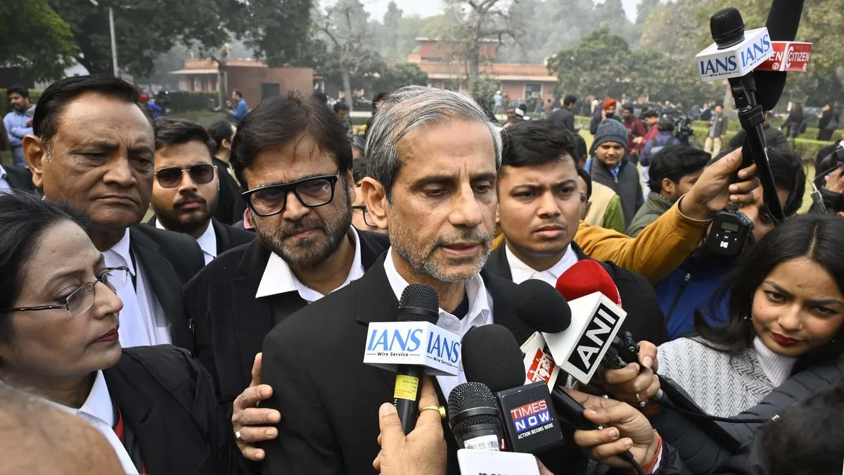 Delhi Court orders property attachment of Advocate Mehmood Pracha over unpaid fine