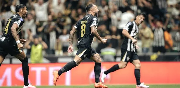 Cuello marca nos acréscimos, Atlético-MG empata com Bragantino e avança