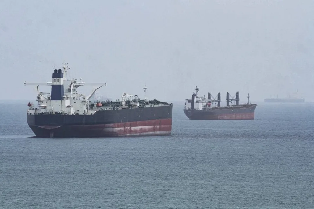 El petróleo se mantiene sobre los 100 dólares mientras aumenta la tensión en Oriente Medio