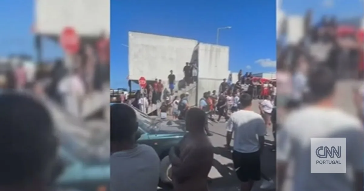 "Centenas de pessoas" cercaram e atacaram polícias em Rabo de Peixe após detenção em flagrante de vários traficantes