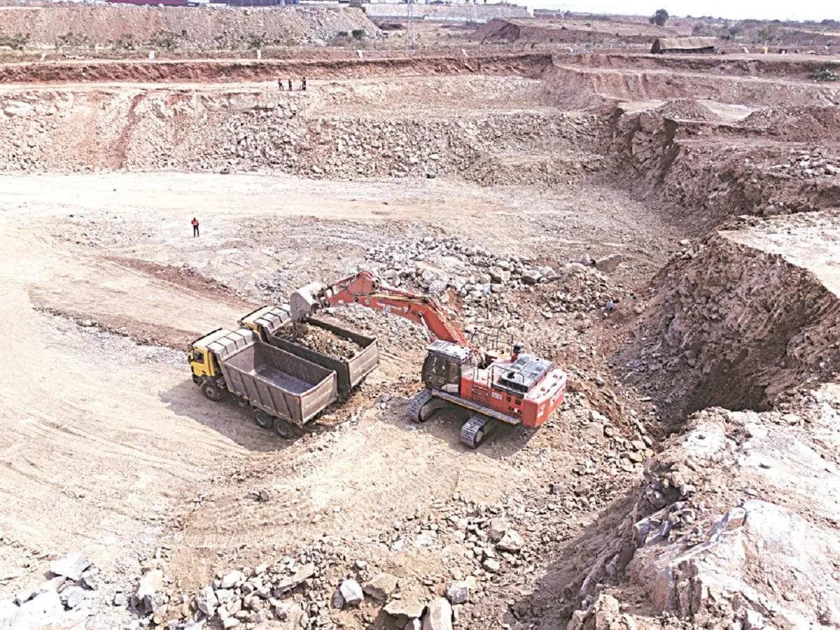 Central African Republic shuts gold mine after collapse kills more than 100
