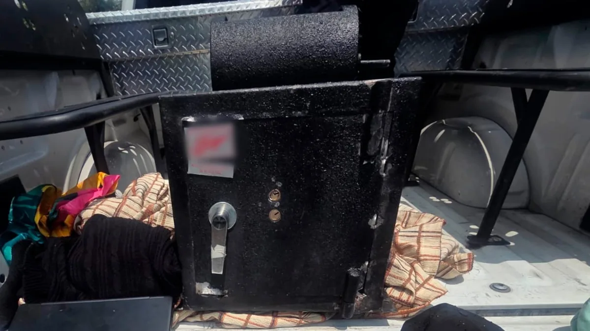 Asalto a centro educativo en Iztapalapa termina con tres detenidos y el aseguramiento de una caja fuerte con 80 mil pesos