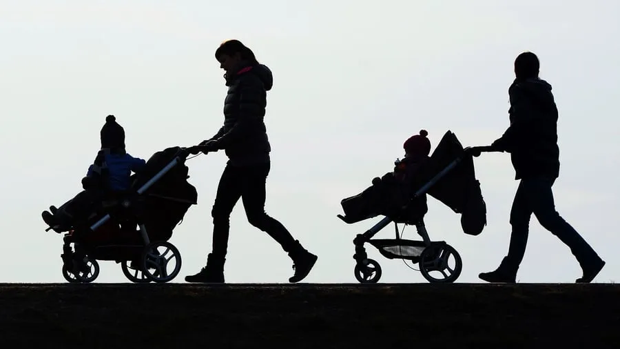 Kinderarmut: Umfrage: Finanzsorgen von Eltern nehmen zu
