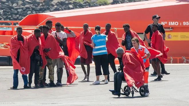 La Fiscalía y las alegaciones abortan la salida de Canarias de más de medio millar de menores migrantes