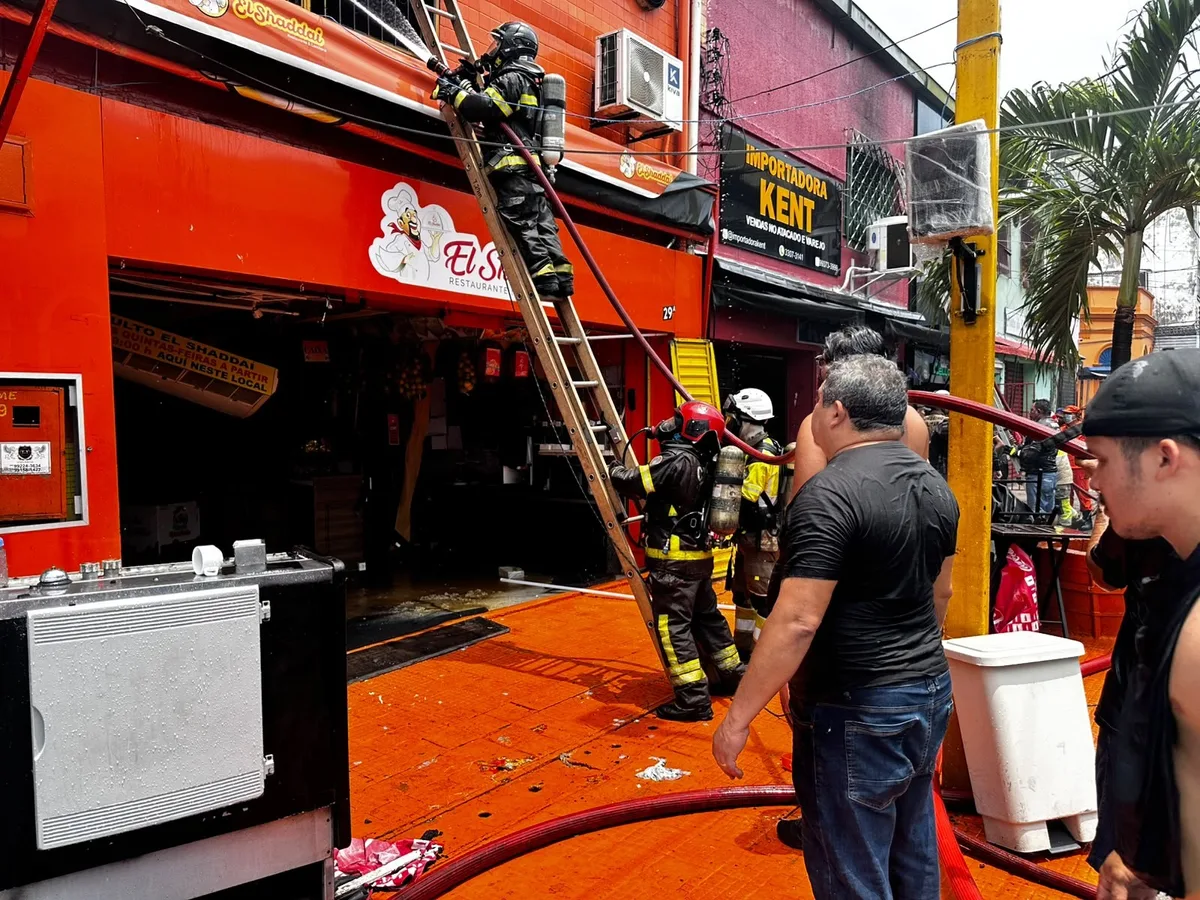 'Frango soltou banha e o fogo subiu', diz dono de restaurante onde começou incêndio em prédios do Centro de Manaus