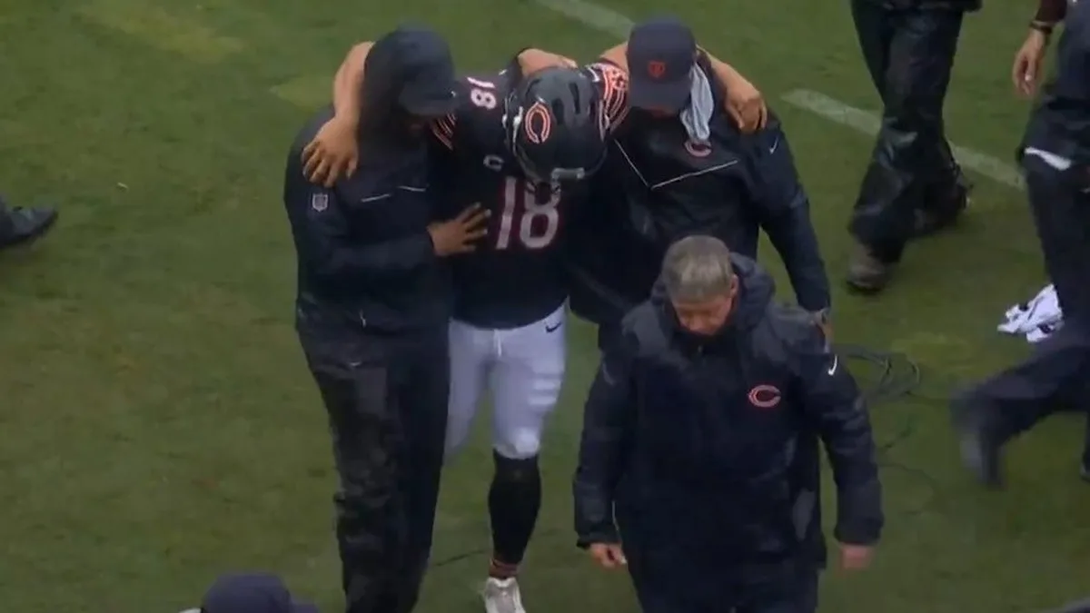Bears’ Williams helped off field after suffering apparent lower-body injury
