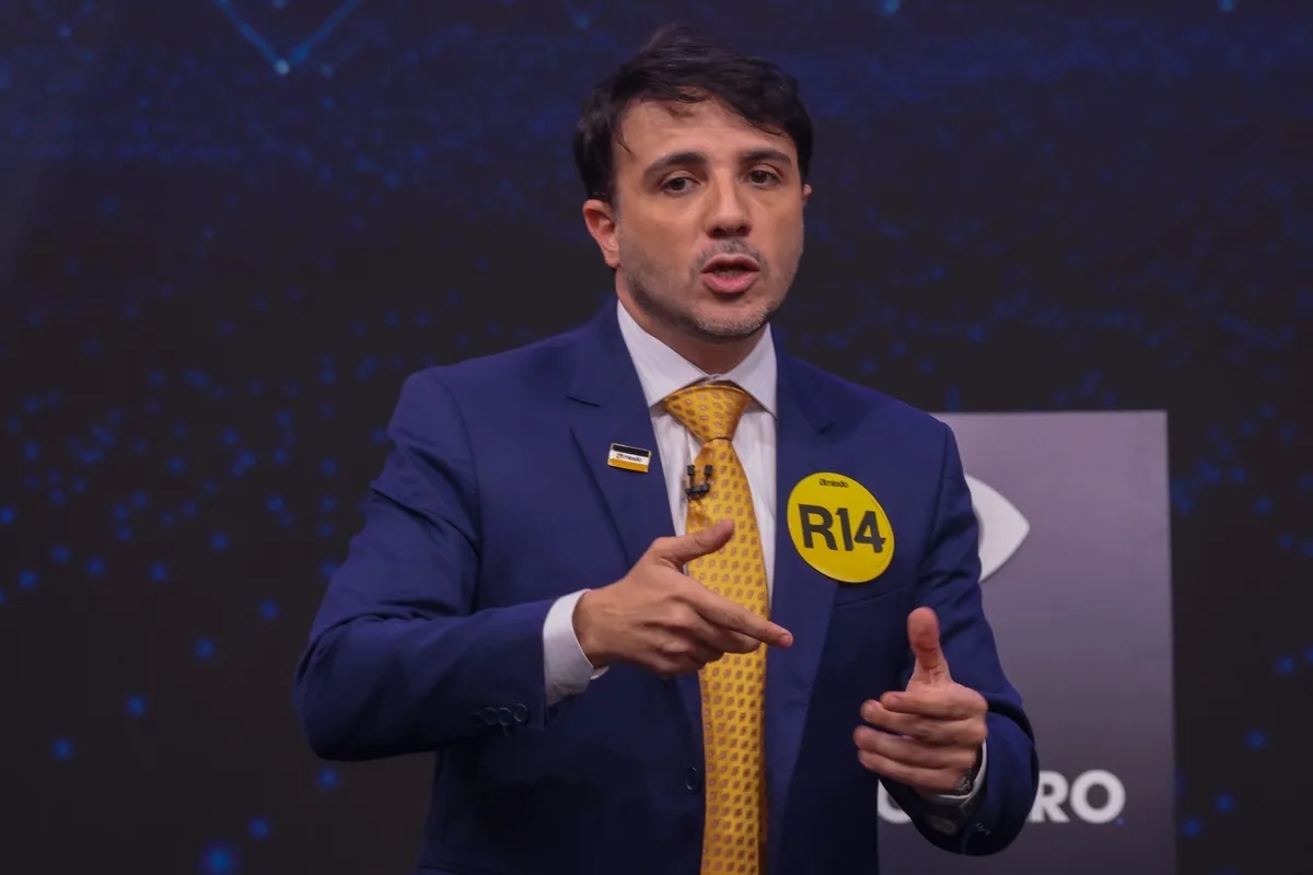 Renan Santos critica fim da escala 6×1 e propõe acabar com a CLT