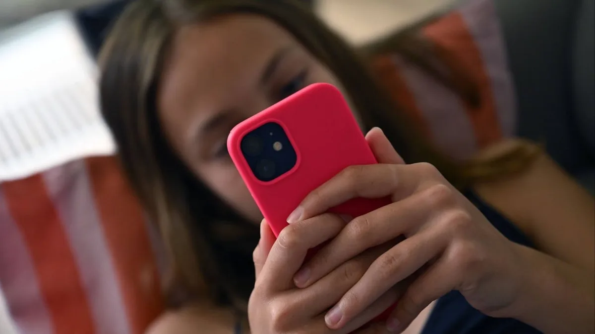 EU to propose curbing social media, online games for under 15s