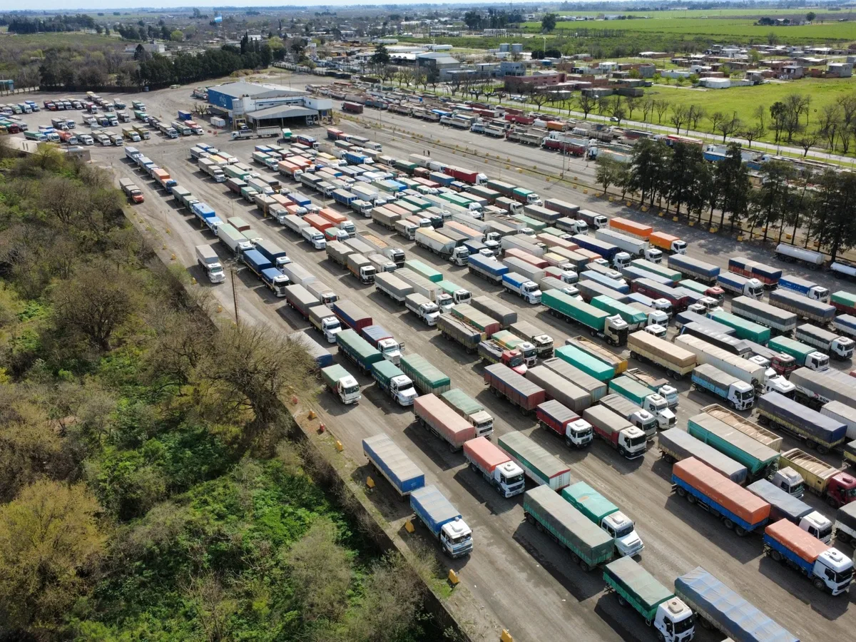 Supercosecha: más de 4200 camiones llegaron a los puertos del Gran Rosario por el fuerte ritmo de exportaciones