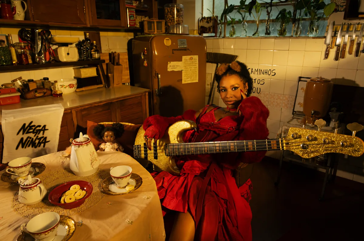 Lançamentos nacionais: Ana Karina Sebastião, Radioativa e WRY