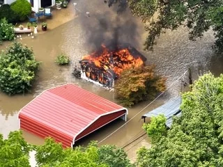 EN IMAGES. Aux États-Unis, des orages et des inondations impressionnants ont tué cinq personnes