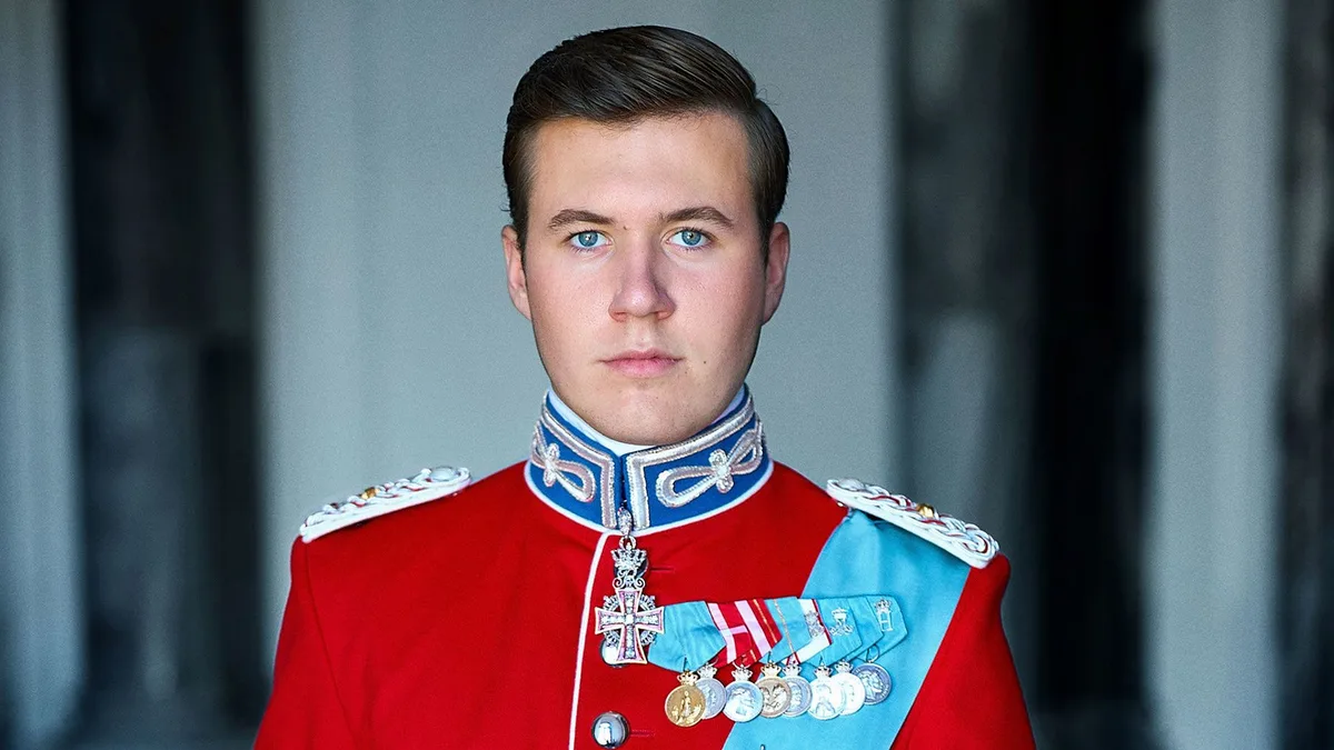 Las nuevas fotos de Christian de Dinamarca al cumplir 21 años: uniforme de gala, nueva condecoración y un futuro desvelado