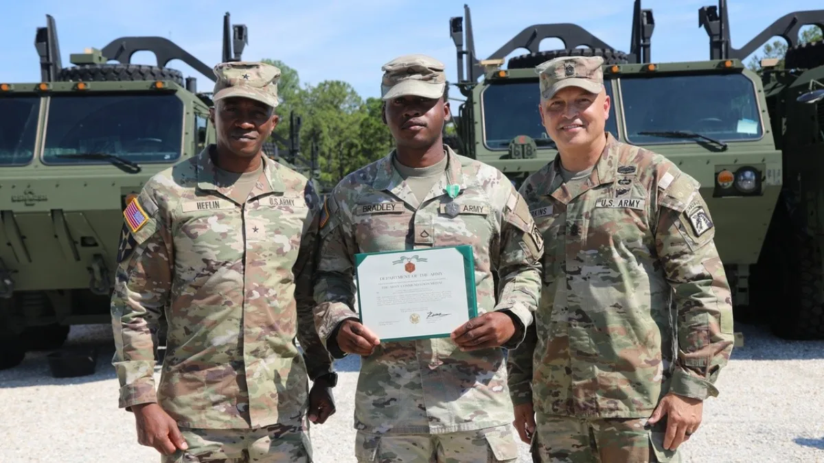 Off-duty US soldier saves gunshot victim, earns Army Commendation Medal for quick first aid