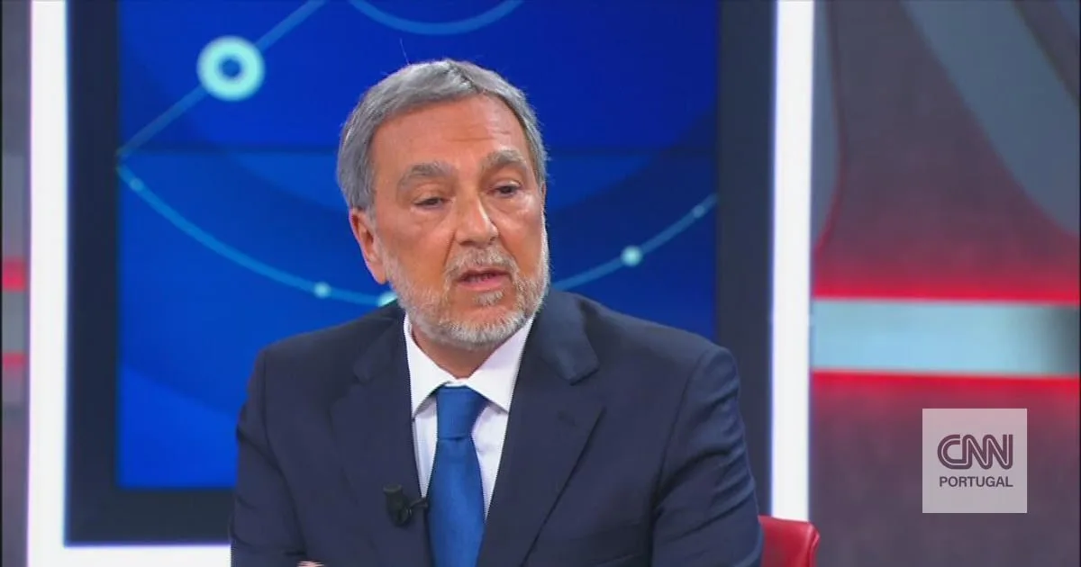 "O PS está a tentar posicionar-se como alternativa, mas não tem pressa"
