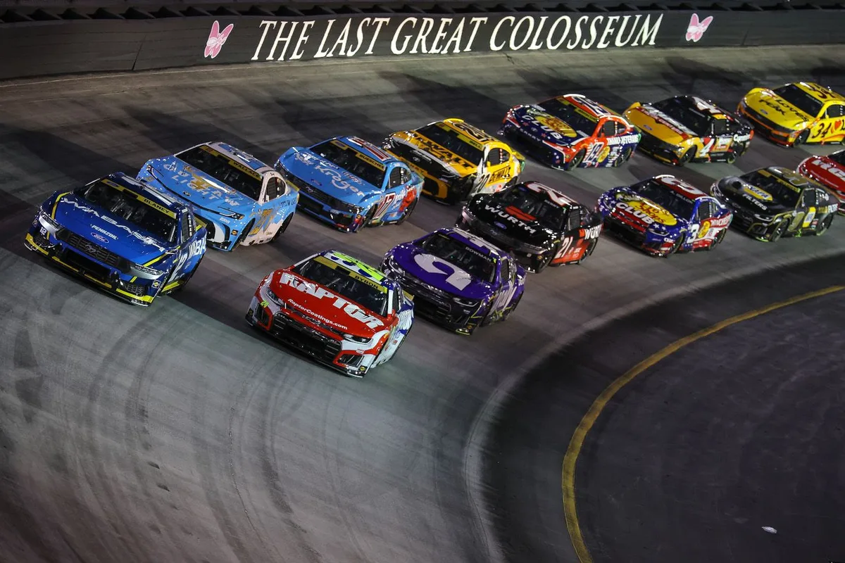 Гонка NASCAR Cup Series в Бристоле завершилась дракой двух участников «Чейза»