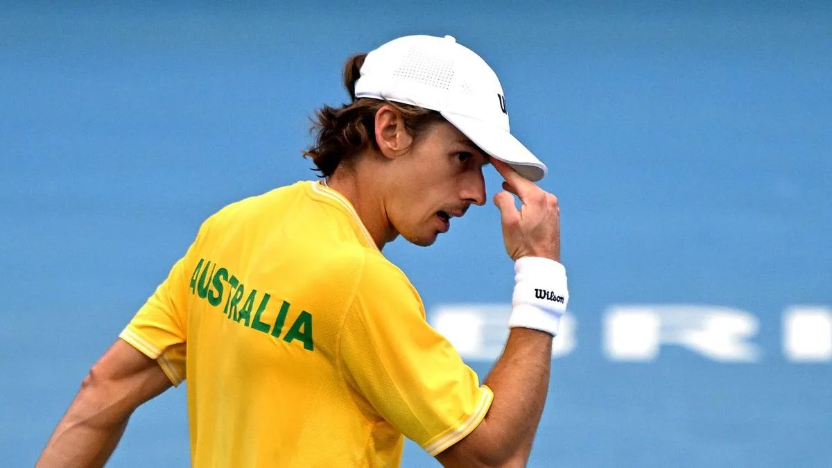 Alex de Minaur roars back to life with thumping Davis Cup victory