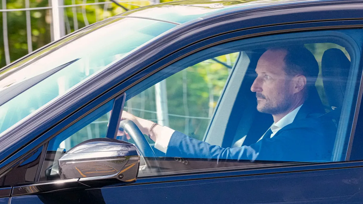 La guardia más dura de Haakon durante la madrugada en la que perdió a su padre, Harald y se convirtió en rey