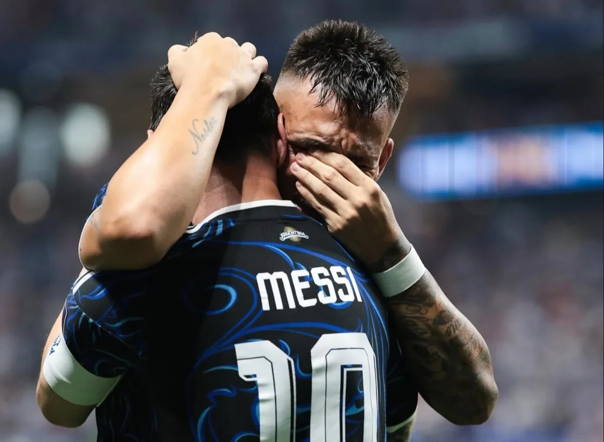 Futbolistas de Argentina despiden a Messi luego de retirarse de la selección