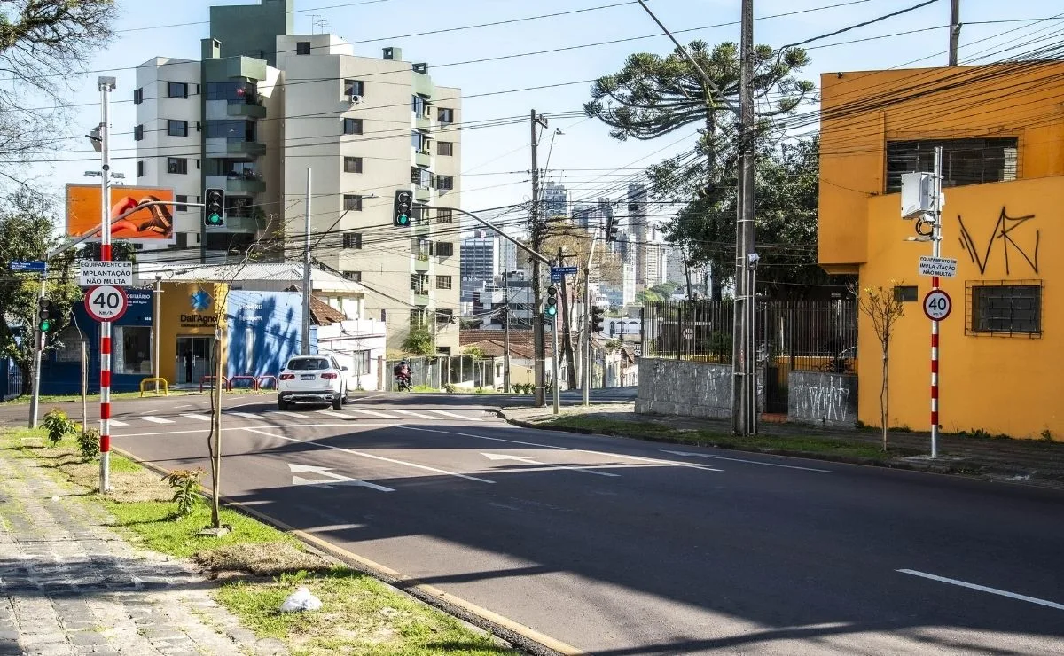 Novo radar em Curitiba: cruzamento no Mercês terá fiscalização de 40 km/h; saiba o que muda