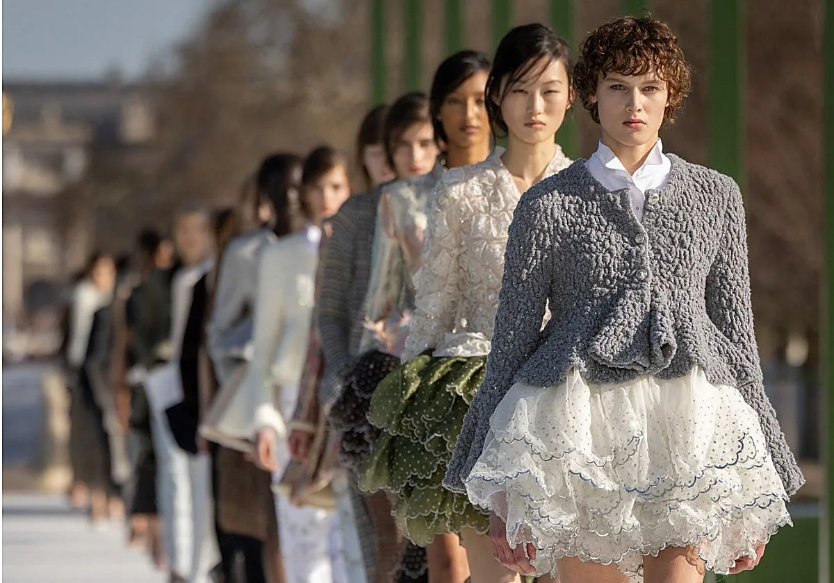 Tendencias para el otoño: romanticismo, siluetas amplias y estilo inglés