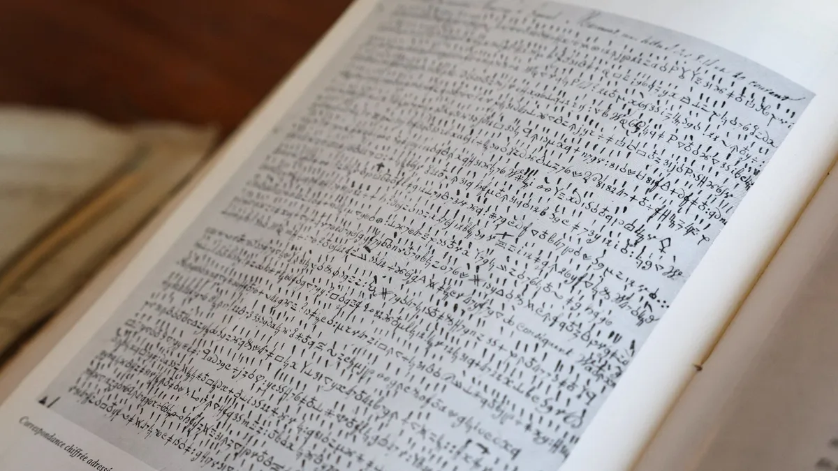 "Ça transforme les conditions de la recherche": d’une lettre codée de Napoléon aux papyrus carbonisés par le Vésuve, comment l’intelligence artificielle fait parler les archives oubliées