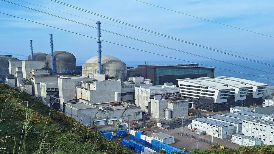 Grève des salariés d'EDF : un rassemblement important sur le site de Flamanville, dans la Manche