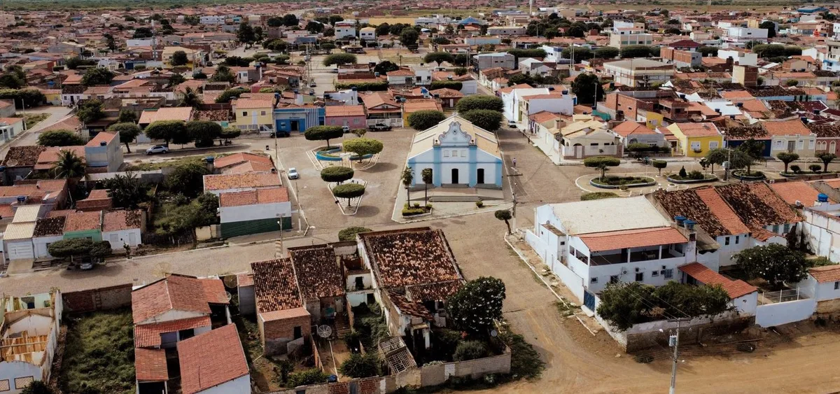Ex-prefeitos são punidos por falhas em folha de pagamento