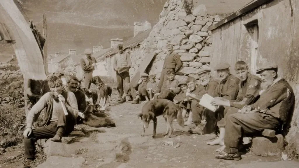 El día que una remota isla quedó vacía: los últimos habitantes que dejaron el pueblo y el hombre que se resistió al éxodo