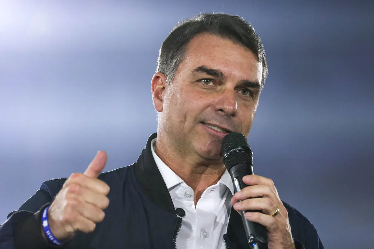 Tralli e Renata entrevistam Flávio Bolsonaro, candidato a presidente pelo PL