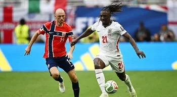 Aursnes falha jogo do Benfica frente ao Aarhus devido a lesão