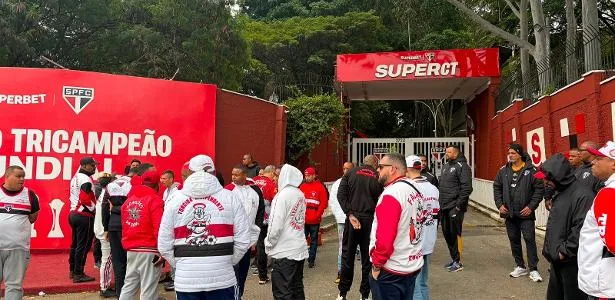 Organizadas vão ao CT do São Paulo após derrota: "Tem salário atrasado"