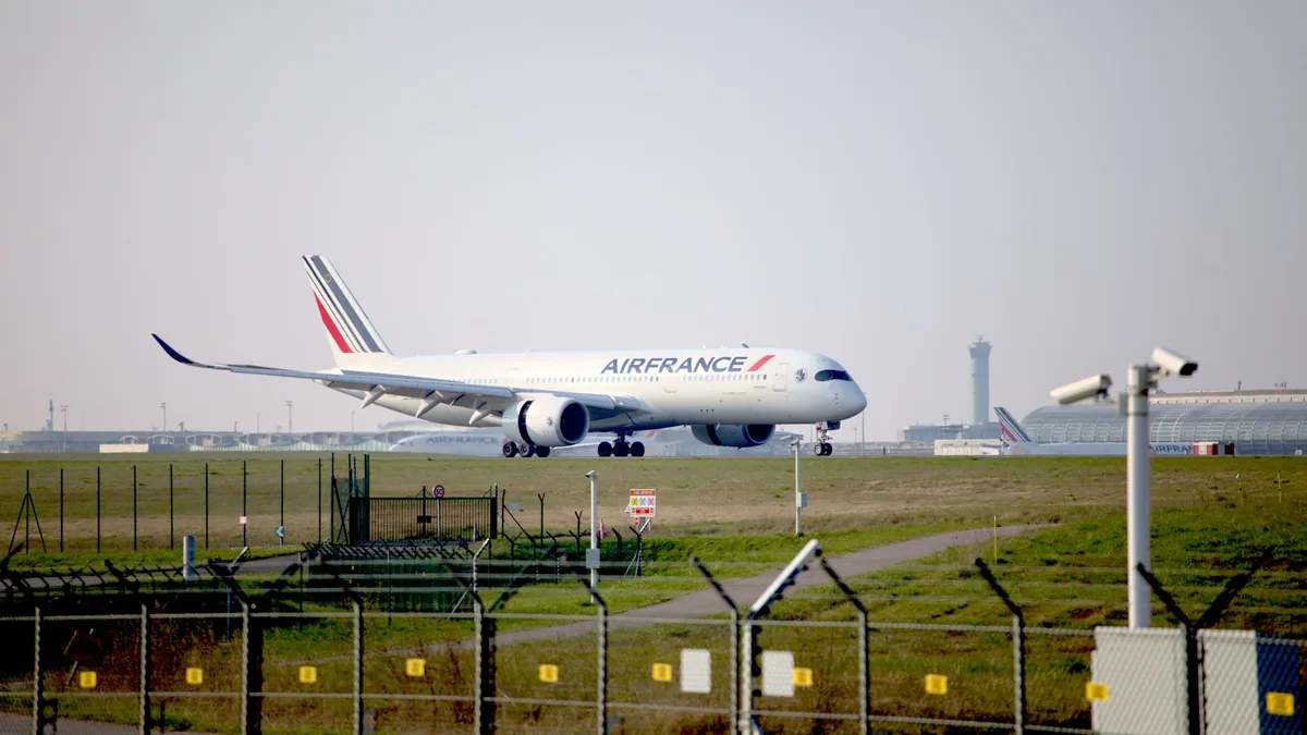 Recul du nombre de passagers en juillet: le trafic aérien à Roissy et Orly est toujours affecté par le conflit au Moyen-Orient